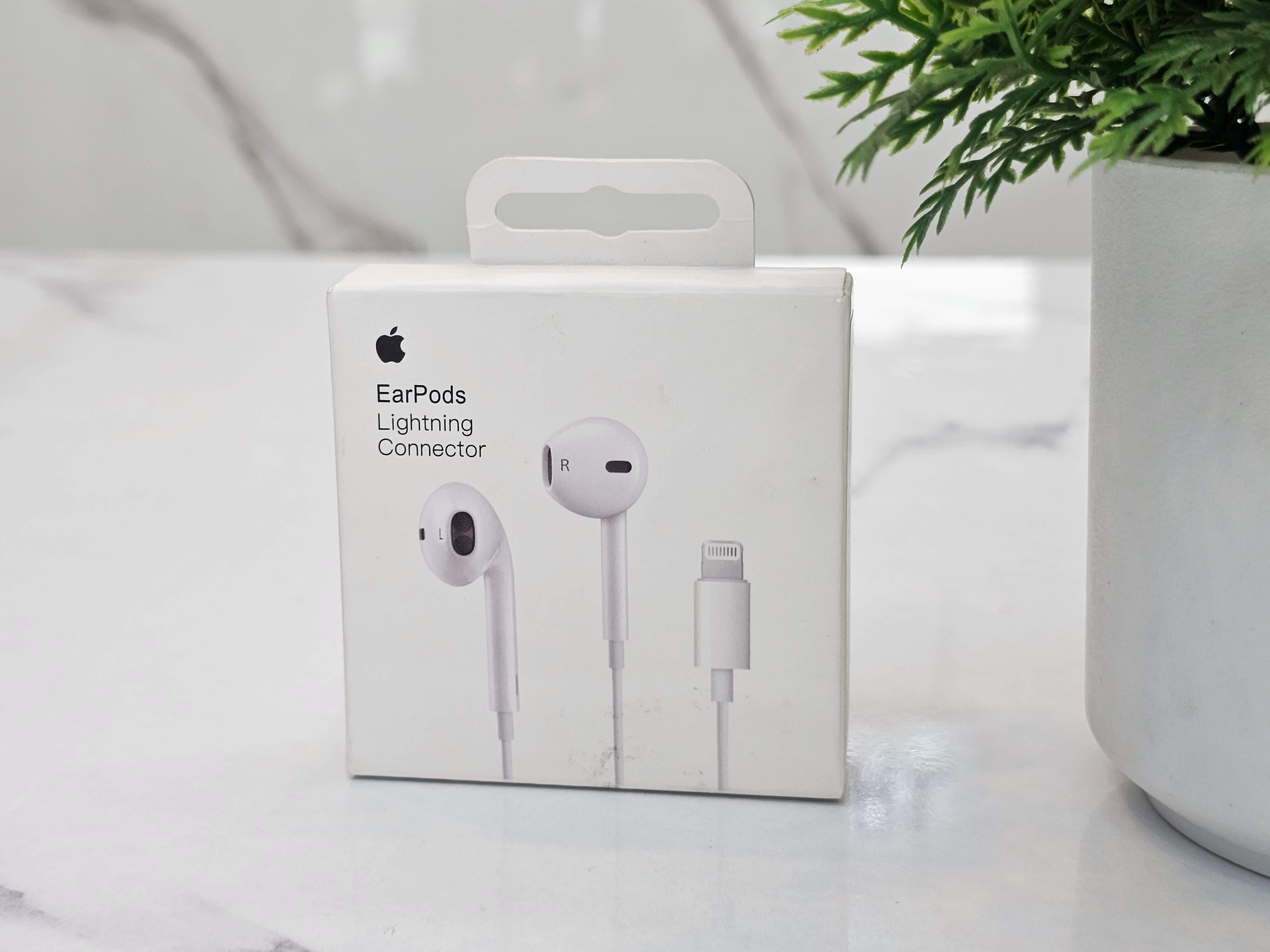 Image EARPODS LIGHTNING CONNECTOR